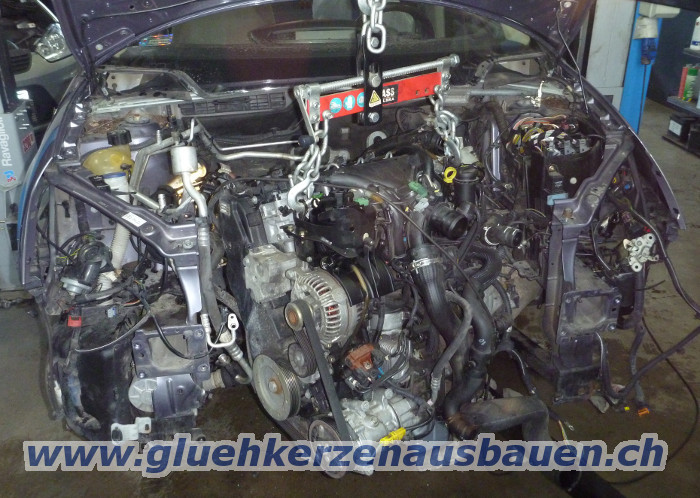 Abgerissene Glhkerzen ausbauen aus Citroen
                    C4 2.0 HDi