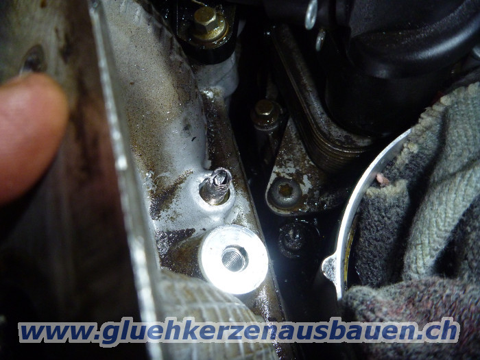 Abgerissene Glhkerze ausgebaut aus
                          Citroen C5 mit 2.7 Motor