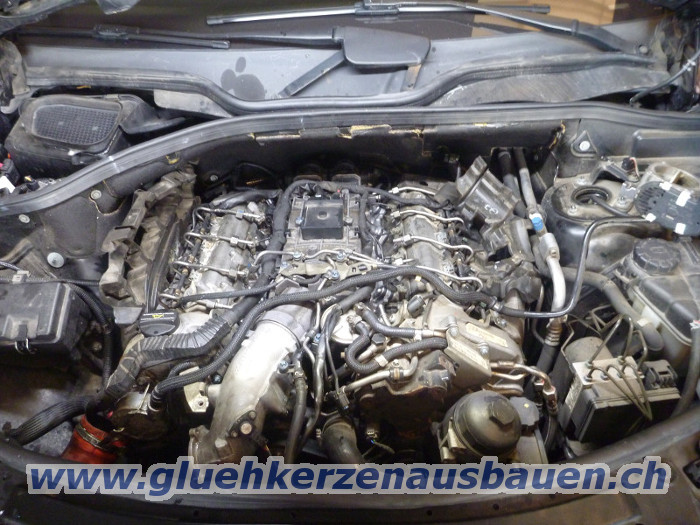 Abgerissene Glhkerze ausbauen aus
                      Mercedes ML W164 mit V8 Motor