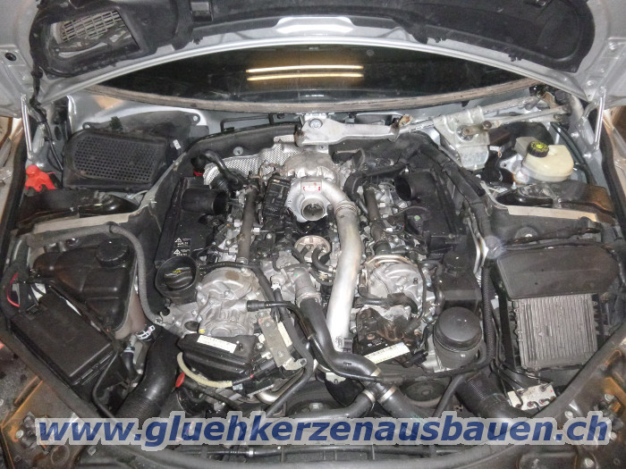 Abgerissene
                        Glhkerzen ausbauen aus Mercedes W251 mit V6
                        Motor